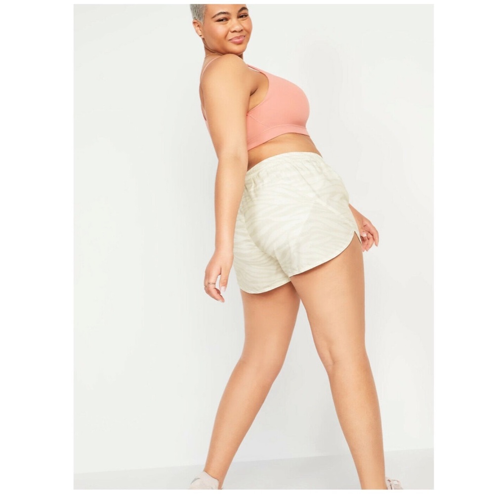 Old navy women’s athletic run shorts - Picture 4 of 11